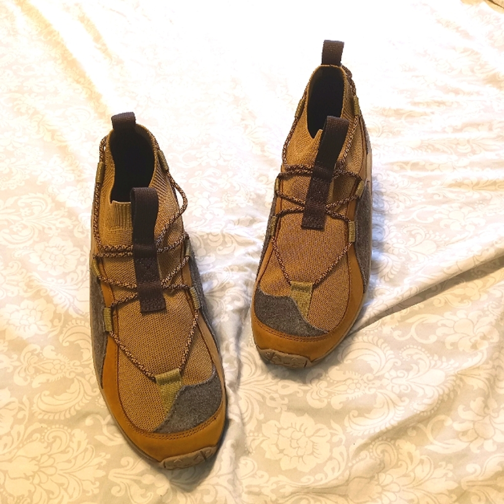PRICE DROP! ⬇️🤗 Size 12 Mens Merrell tan & gray shoes